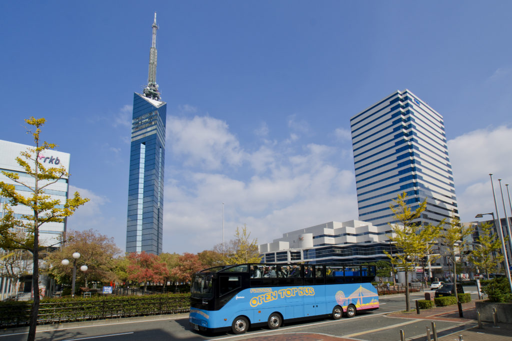 福岡市　オープントップバス